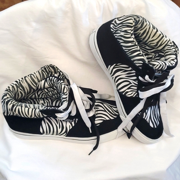 Punkrose Shoes - Punkrose Women's Sneakers EUC